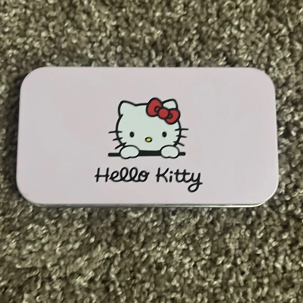 Hello kitty makeup mini brush kit